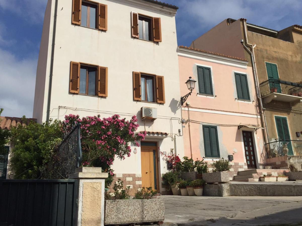 Bed and Breakfast Le Scalette La Maddalena  Exterior foto